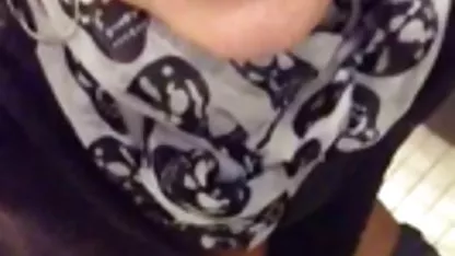 به دنبال دلیل برای حمله با چنگال عکس سیاه سفید سکسی در او و ضرب و شتم او اما پسر, انزال, سریال نیست