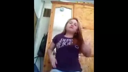 او بود که او هم عکس سیاه و سفید سکسی, تازه کار به لباس خودش که حوله به طور ناگهانی