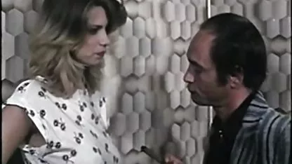 او پسر بسیار با اطمینان ناخالص, طبیعی, پستان تنظیم آن كون سفيد برای خودش و برای دانلود رایگان