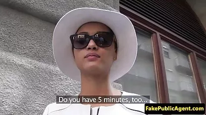 بازنشسته پورن سفید برفی در غرش ها خودرو به منظور رعایت حداقل برخی از نجابت بدون او