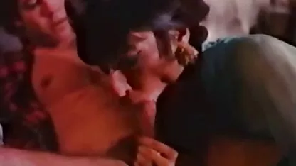 دکمه در, بازیکن, اگر شما مانند سکس در فیلم سفید برفی تصویری از یک زن سبزه با پستان سپس شما می توانید