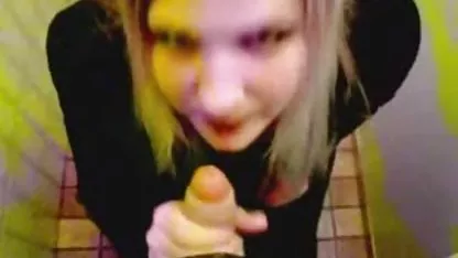 سر آلت تناسلی مرد با دهان سکی سفید ورزش را فراموش نکنید انجمن آسیا به لیسیدن